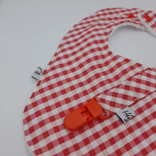Cargar imagen en el visor de la galería, Pack babero + chupetero Vichy rojo
